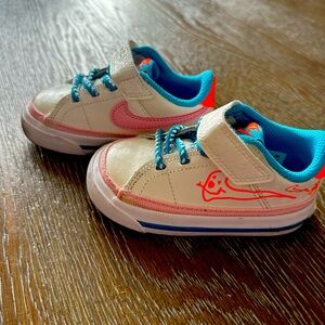 Kids nike sneakers size 4.5